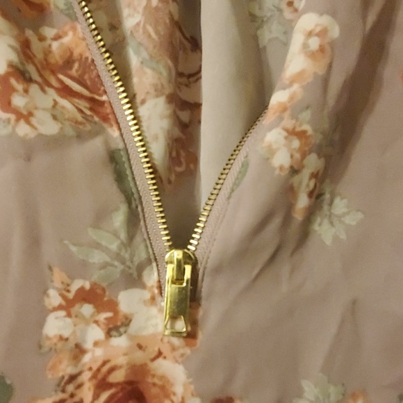 RUE21 FLORAL TOP - Picture 3 of 4